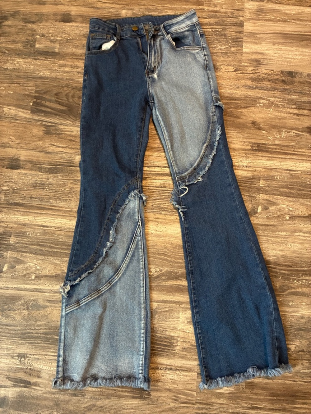 SHEIN Two-Tone Blue Flare Jeans with Curved Patch Panels